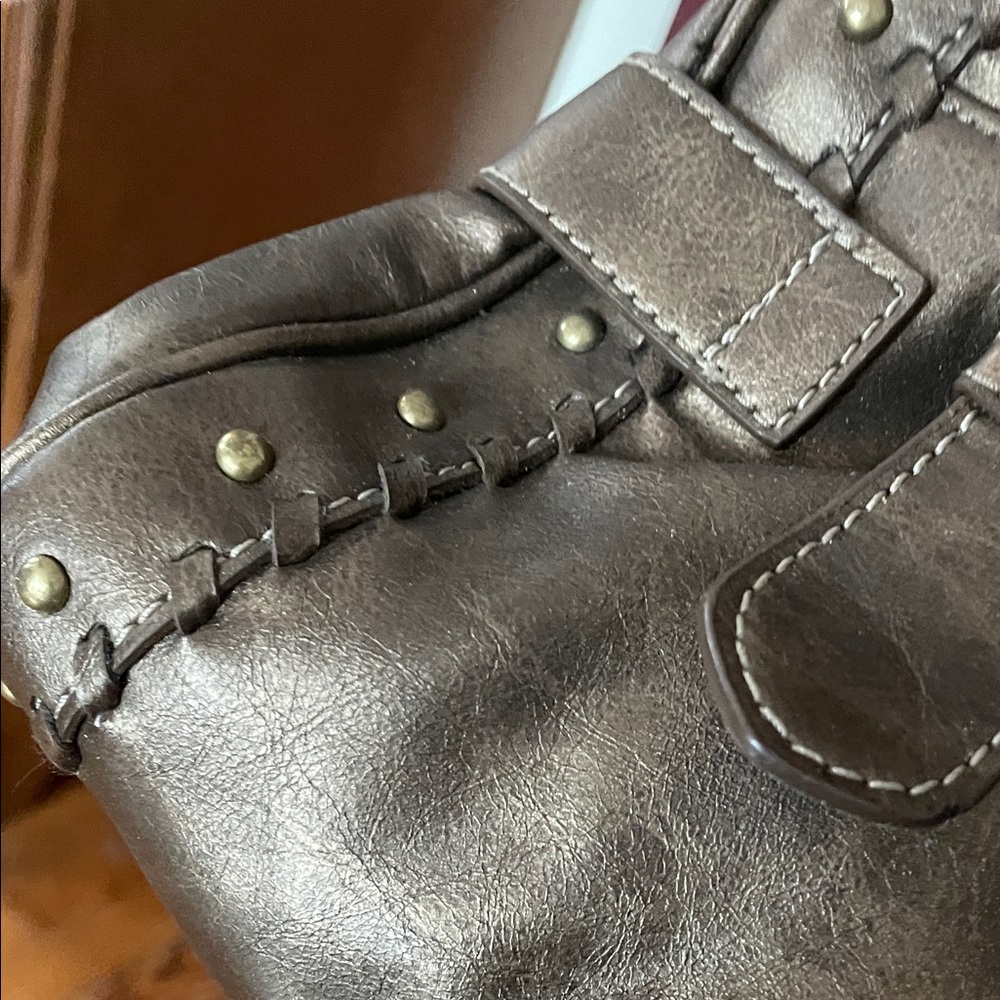 Stylish Brown Leather Women's Bag - Picture 2 of 8